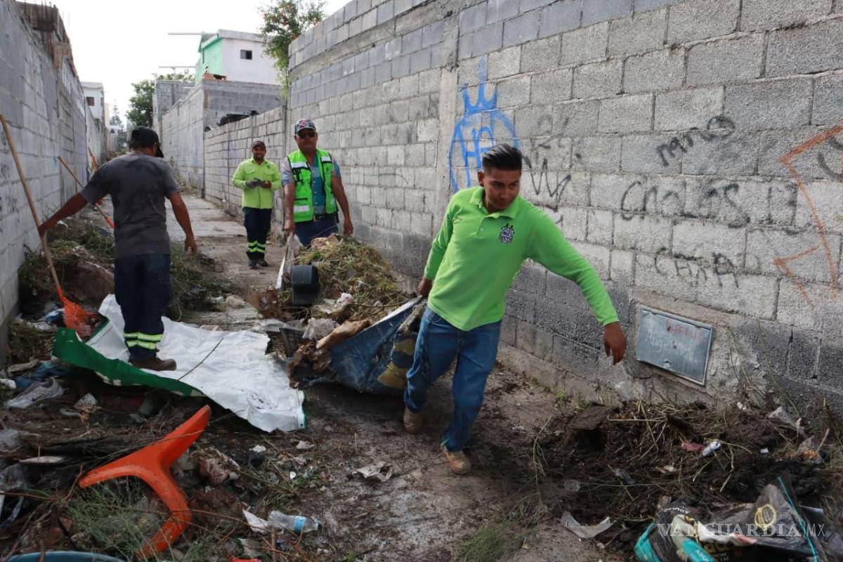 Retiran más de 130 toneladas de escombro en callejones de Saltillo