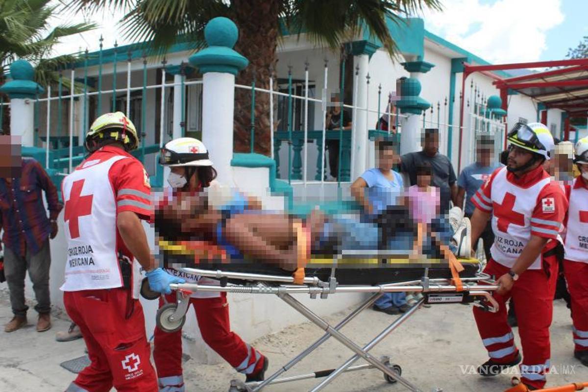 $!Paramédicos trasladaron al joven intoxicado al Hospital General, donde murió.