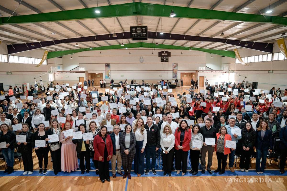 Casi mil alumnos se gradúan de talleres ‘Amor por Aprender’ en Saltillo