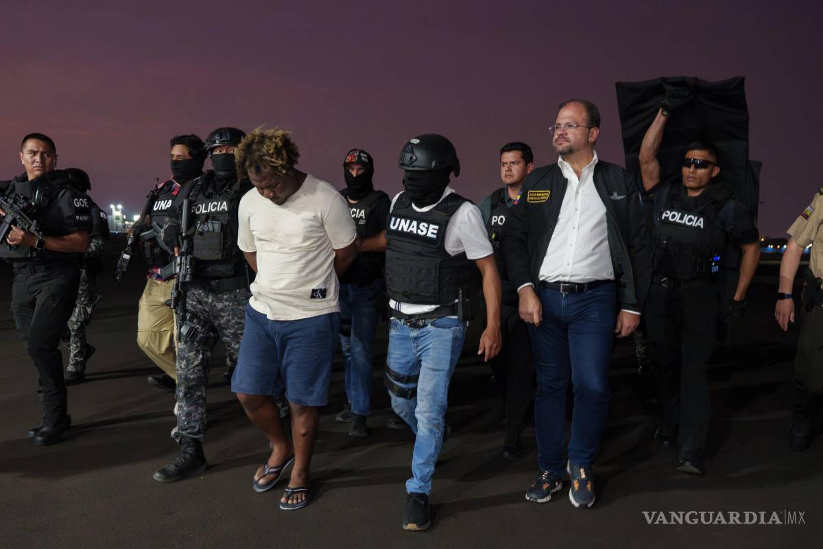 $!Un integrante de la banda Chone Killers conocido con el apodo de Bob Marley (c) fue detenido y enviado a la nueva cárcel en Guayaquil, Ecuador.