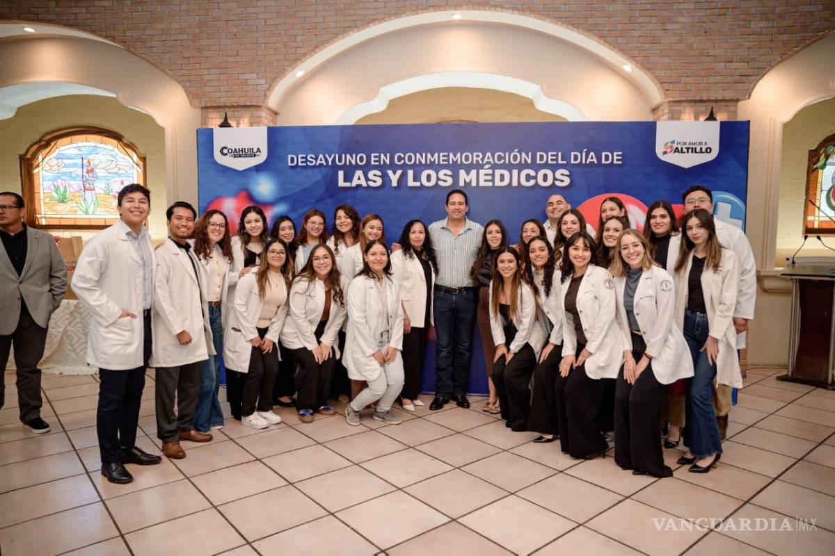 Saltillo reconoce la labor de los médicos municipales en su día