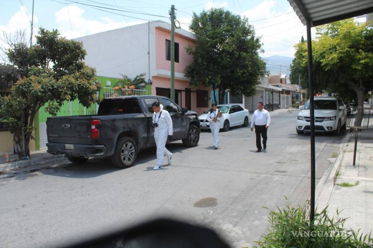 $!La Agencia de Investigación Criminal (AIC) acudió al domicilio para recabar información sobre el fallecimiento del adolescente.