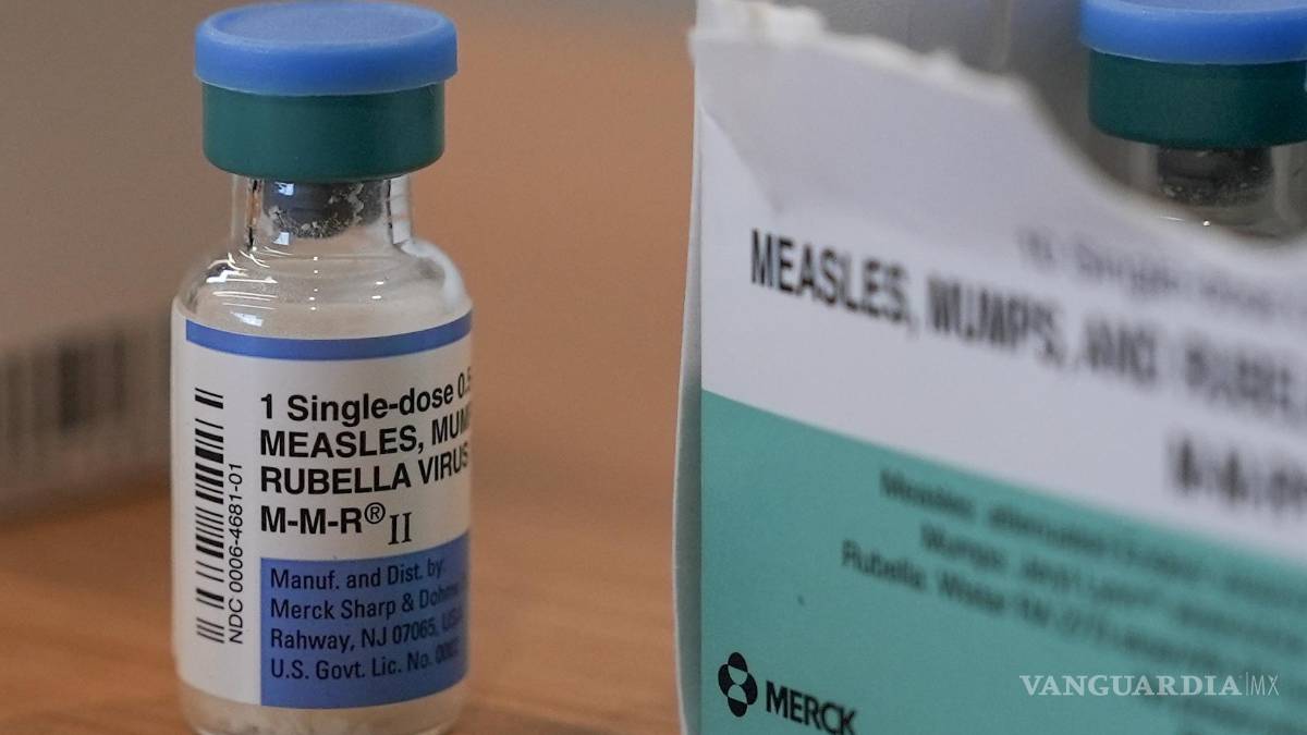 $!Un frasco de la vacuna contra el sarampión, las paperas y la rubeola en el Departamento de Salud de Lubbock, Texas.