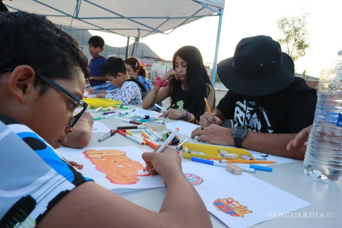 $!La cancha de fútbol siete de la colonia Roma fue equipada con pasto sintético y se realizaron trabajos de mantenimiento en juegos infantiles y luminarias, gracias al programa “Activa Tu Parque”.