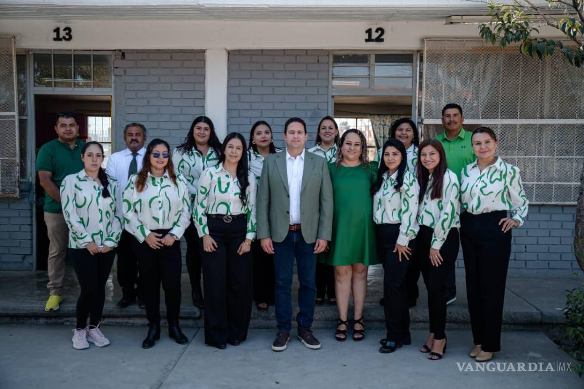$!Alumnos, docentes y padres de familia celebraron la entrega de la infraestructura que mejora la seguridad y el bienestar en la escuela.
