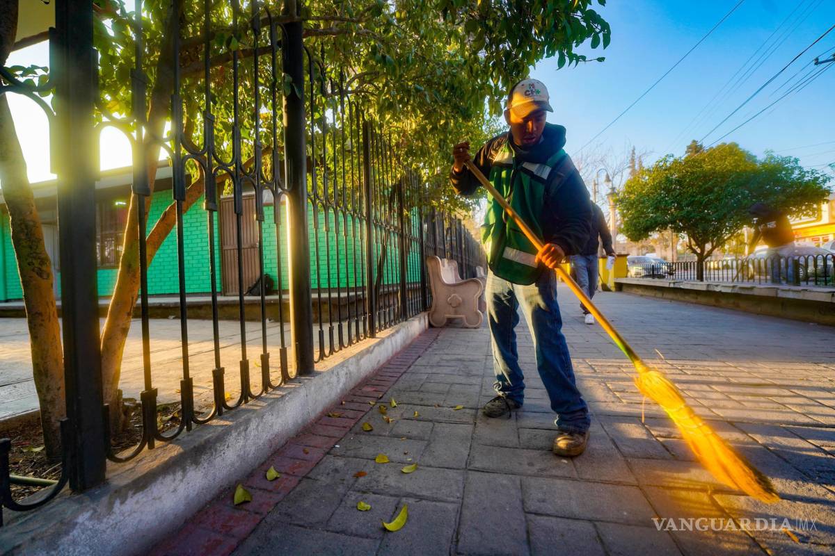 $!Brigadas del Municipio recorren a diario la ciudad para cambiar la imagen de los espacios públicos.