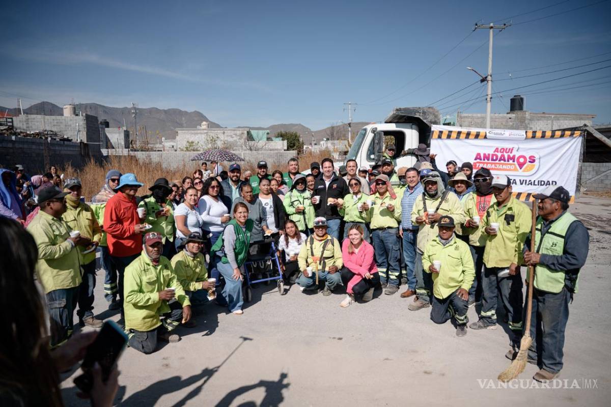 $!Vecinas y vecinos del sector acompañaron al alcalde durante el inicio de los trabajos