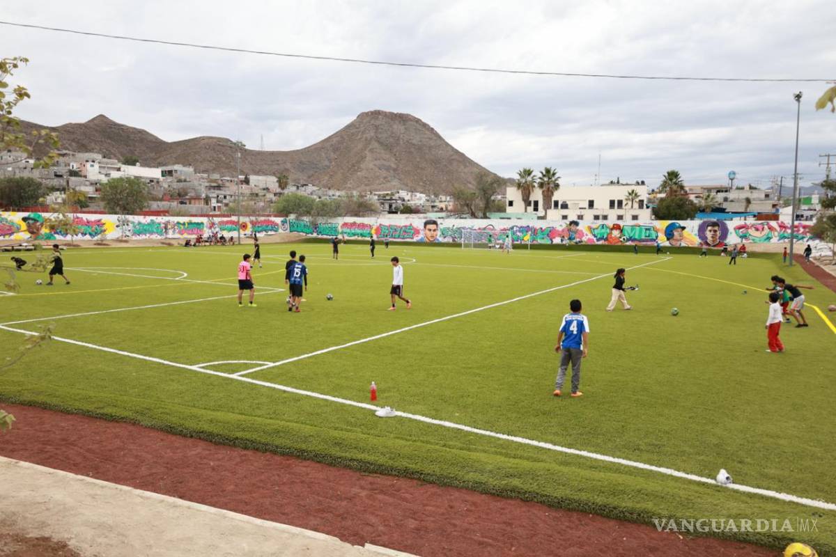 Miles de saltillenses aprovechan nueva cancha rehabilitada en la Gustavo Espinoza Mireles