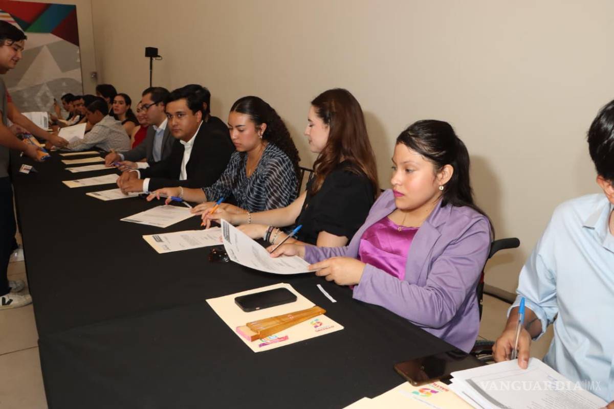 $!Jóvenes de distintas instituciones educativas asumieron el compromiso de ser la voz de su generación en Saltillo.