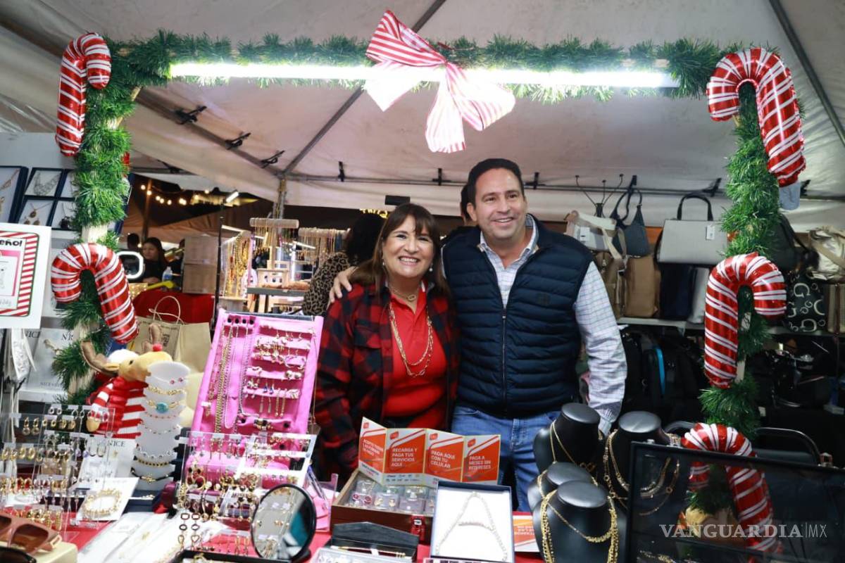 Javier Díaz recorre Navidalia y respalda el emprendimiento de mujeres en Saltillo