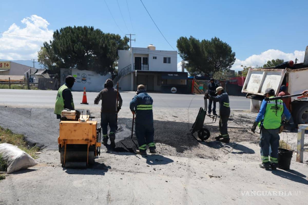 Brigadas municipales continúan reforzando bacheo en distintos sectores de Saltillo