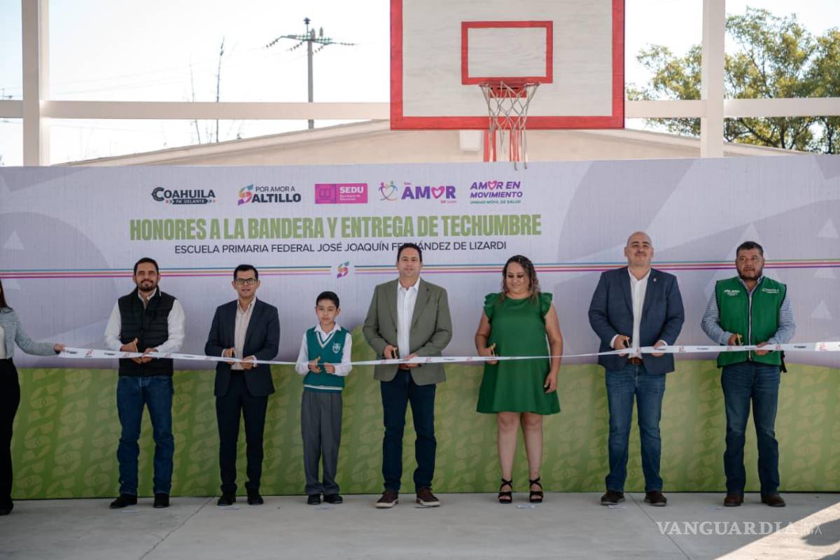 Alcalde Javier Díaz inaugura techumbre en escuela de la Satélite Norte