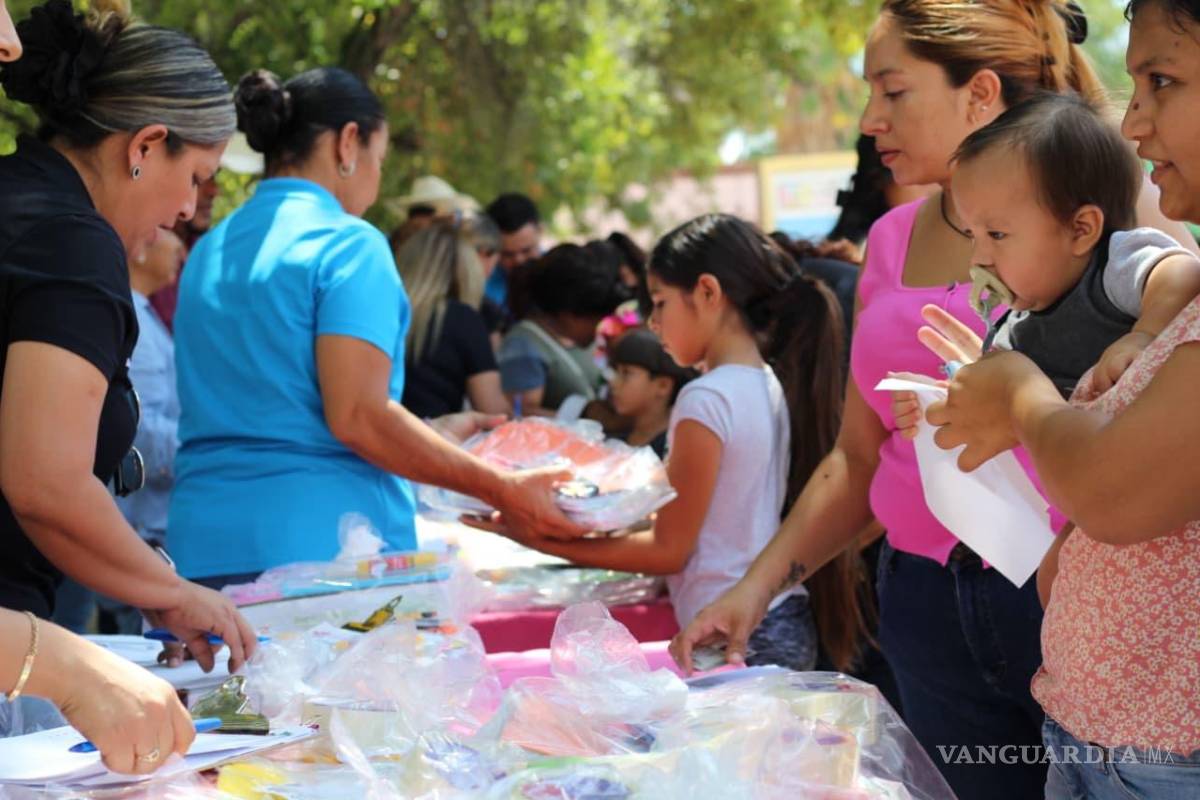 Más de 270 alumnos reciben paquetes escolares en Candela