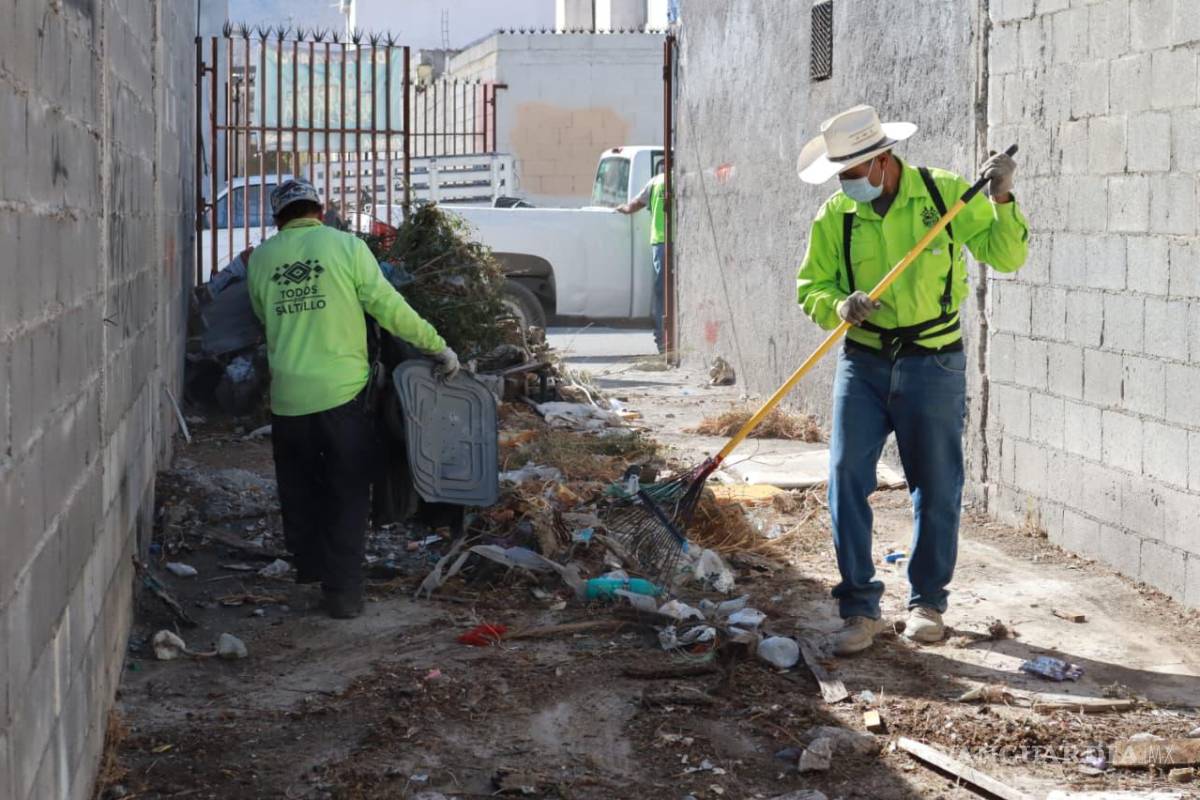 Refuerza Saltillo limpieza en callejones de la colonia Mirasierra