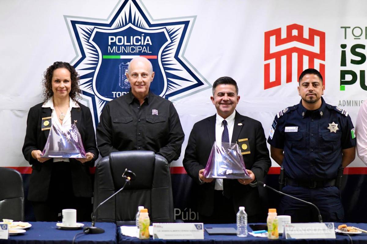 Román Cepeda presenta a integrantes de CALEA modelo de seguridad en Torreón