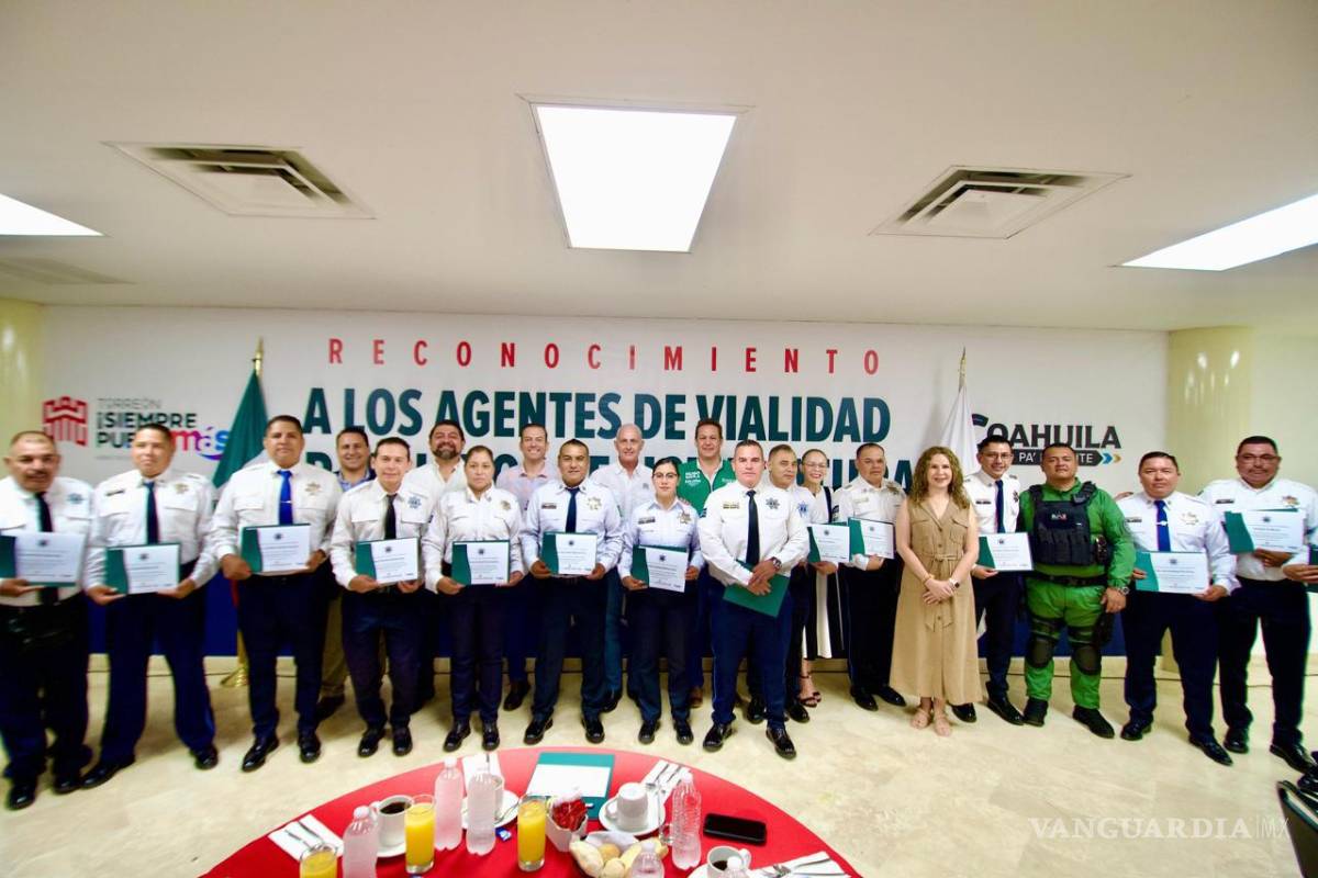 $!Servidores públicos celebran la culminación de sus estudios con el respaldo del gobierno municipal.