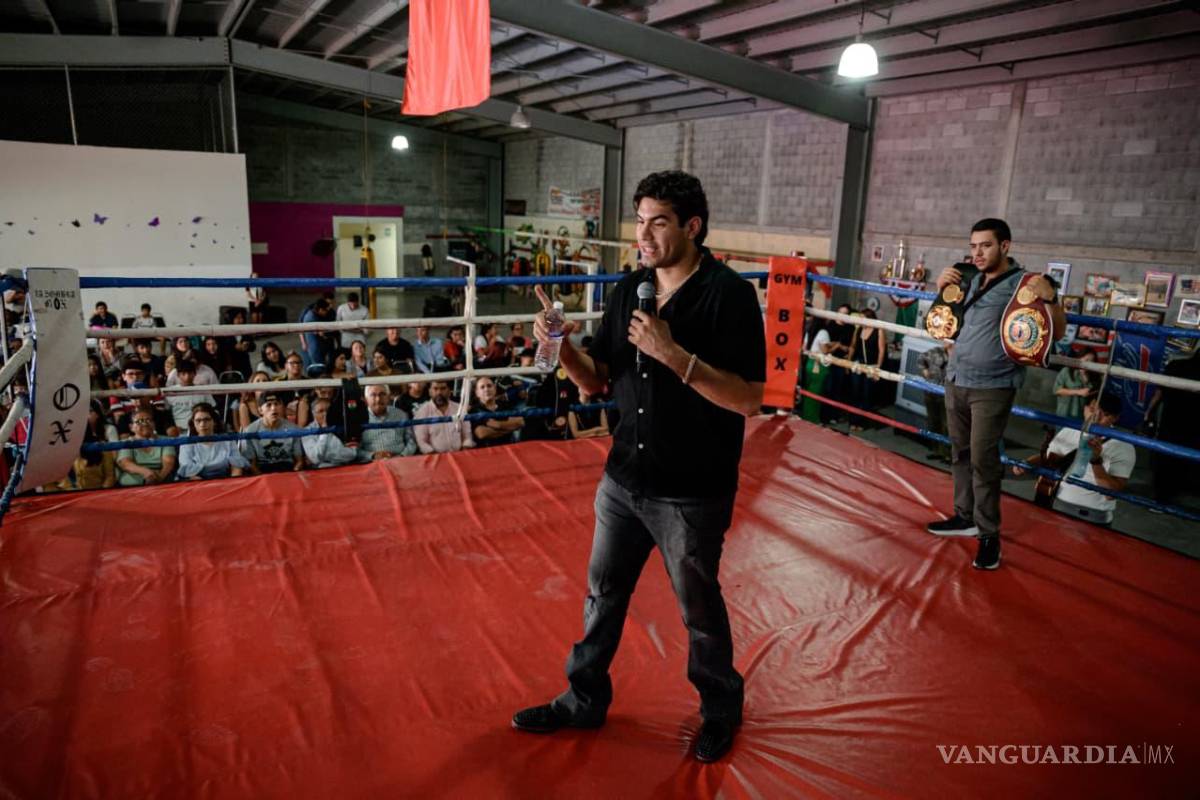 $!“Sobresalí gracias a la disciplina, hay que hacerlo todos los días aunque no quieras”, dijo el “Zurdo” a la niñez y juventud saltillense.