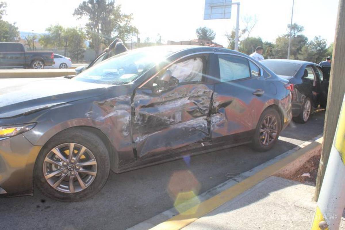 $!Al realizar la maniobra prohibida, impactó un Mazda conducido por Bertha Zamora Bacio, de 48 años.