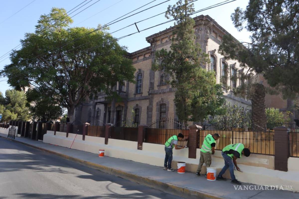 Saltillo refuerza limpieza del Centro Histórico y rehabilita fachada de la primaria Miguel López