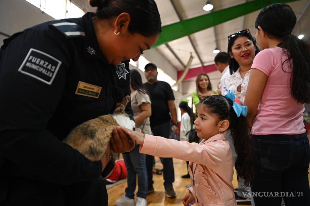 Gobierno de Saltillo reconoce a hijas e hijos de policías con posada navideña