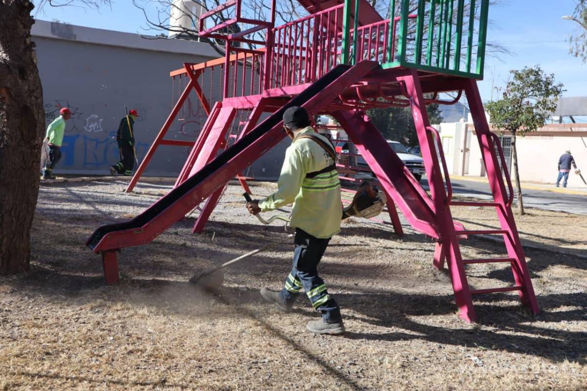 Saltillo: Refuerzan limpieza y mantenimiento en plazas y áreas verdes de la colonia Girasol