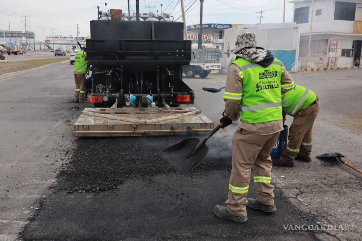 $!El Gobierno Municipal invita a la ciudadanía a reportar daños en el pavimento a través del asistente virtual “Saltillo Fácil”.
