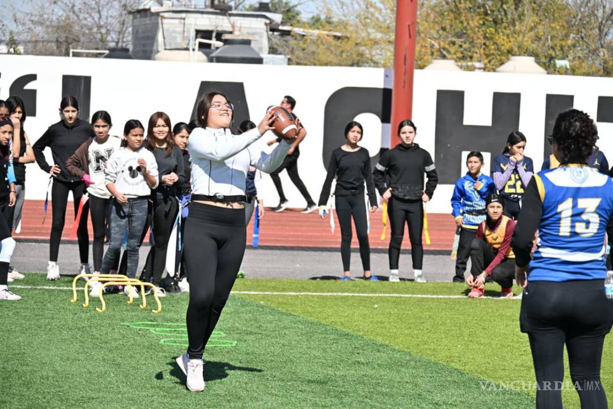 $!La alcaldesa Sara Irma Pérez Cantú respaldó la realización del campamento como parte de la estrategia municipal para promover el deporte y la activación física entre la juventud.