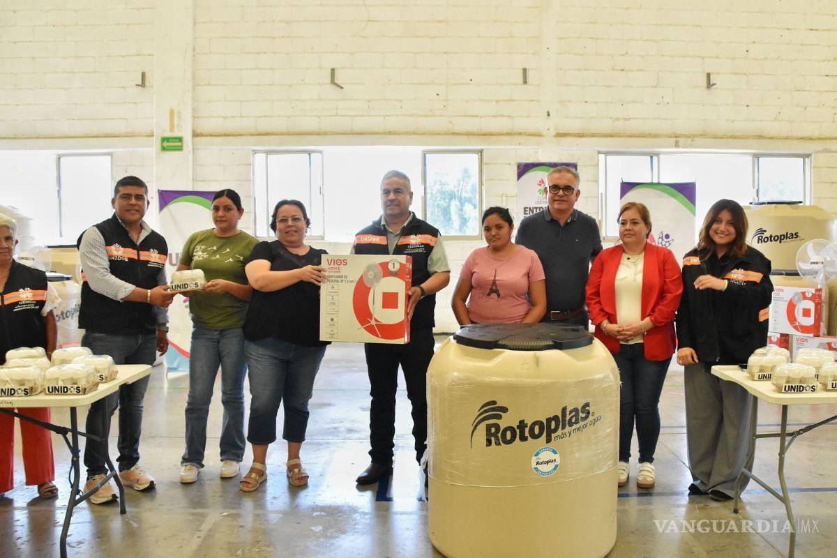 Entregan apoyos sociales para fortalecer la economía y calidad de vida de las familias de Cuatro Cienegas