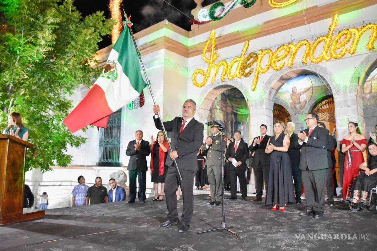 Víctor Leija enciende el fervor patrio en Cuatro Ciénegas con Grito de Independencia