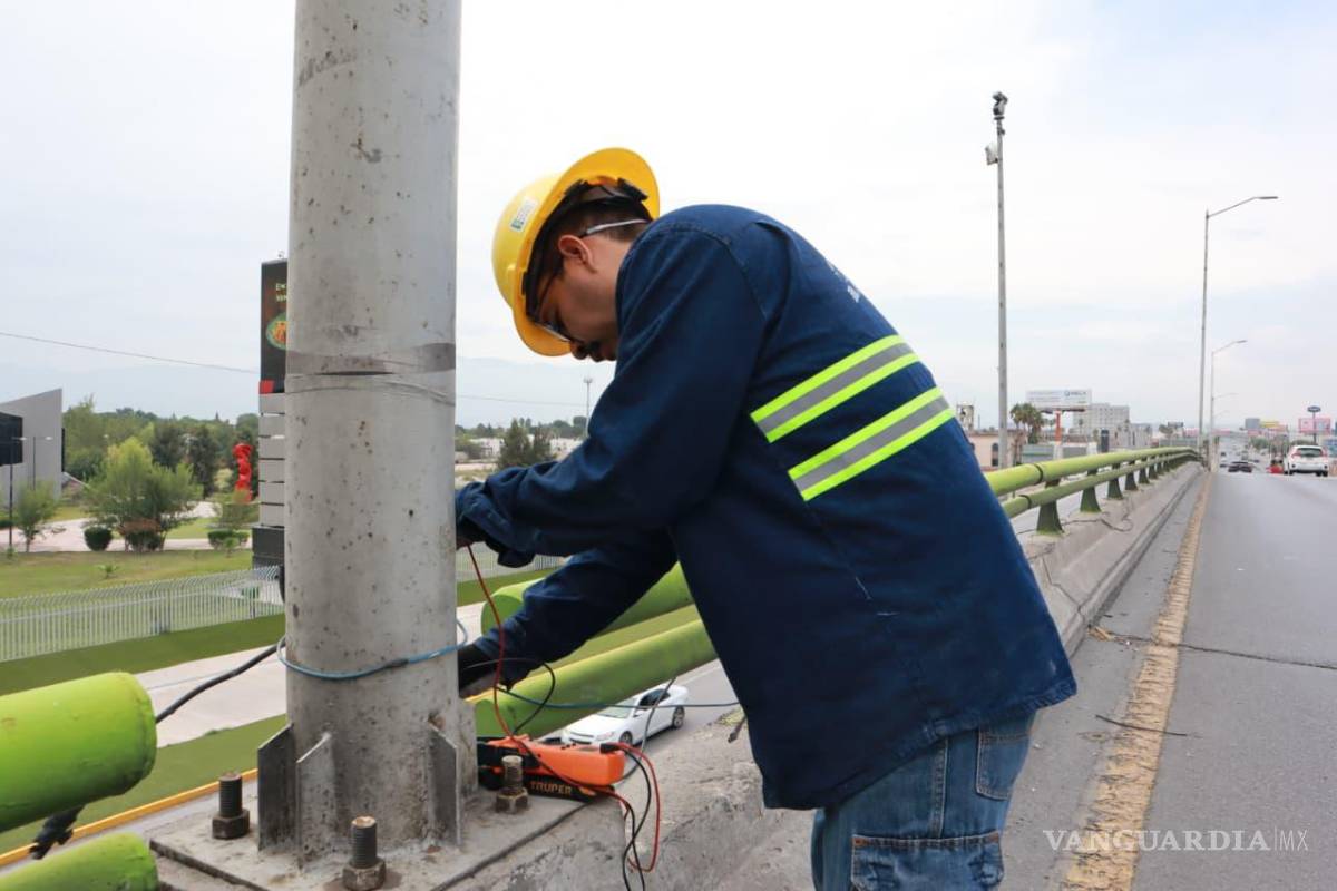 Saltillo refuerza seguridad y bienestar con reparación de luminarias, limpieza pluvial y atención a colonias