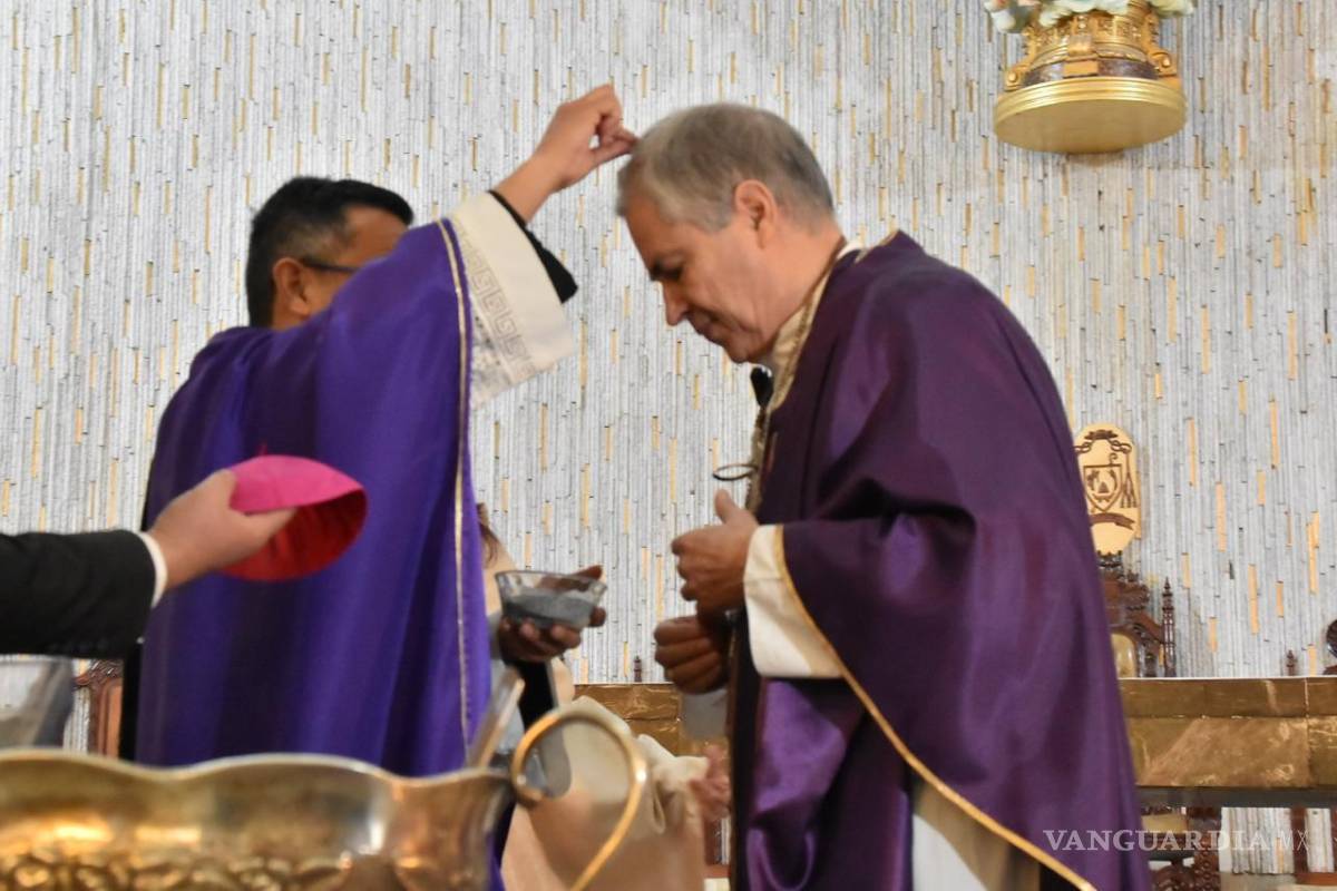 $!Durante el Miércoles de Ceniza, el obispo advirtió que el signo religioso no debe asumirse como un “amuleto”, sino como un llamado a la conversión.