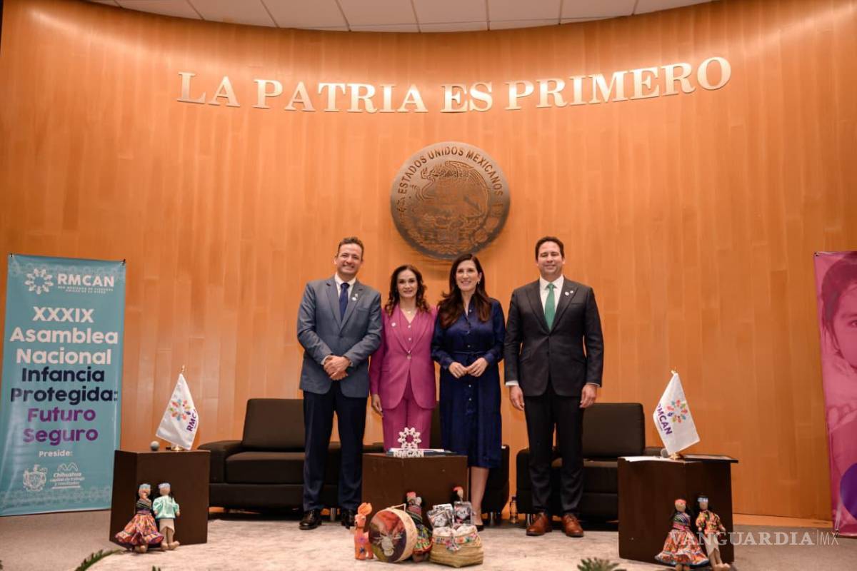 $!El alcalde Javier Díaz González y Luly López Naranjo participaron en la Asamblea Nacional de la Red Mexicana de Ciudades Amigas de la Niñez, realizada en la Cámara de Diputados.
