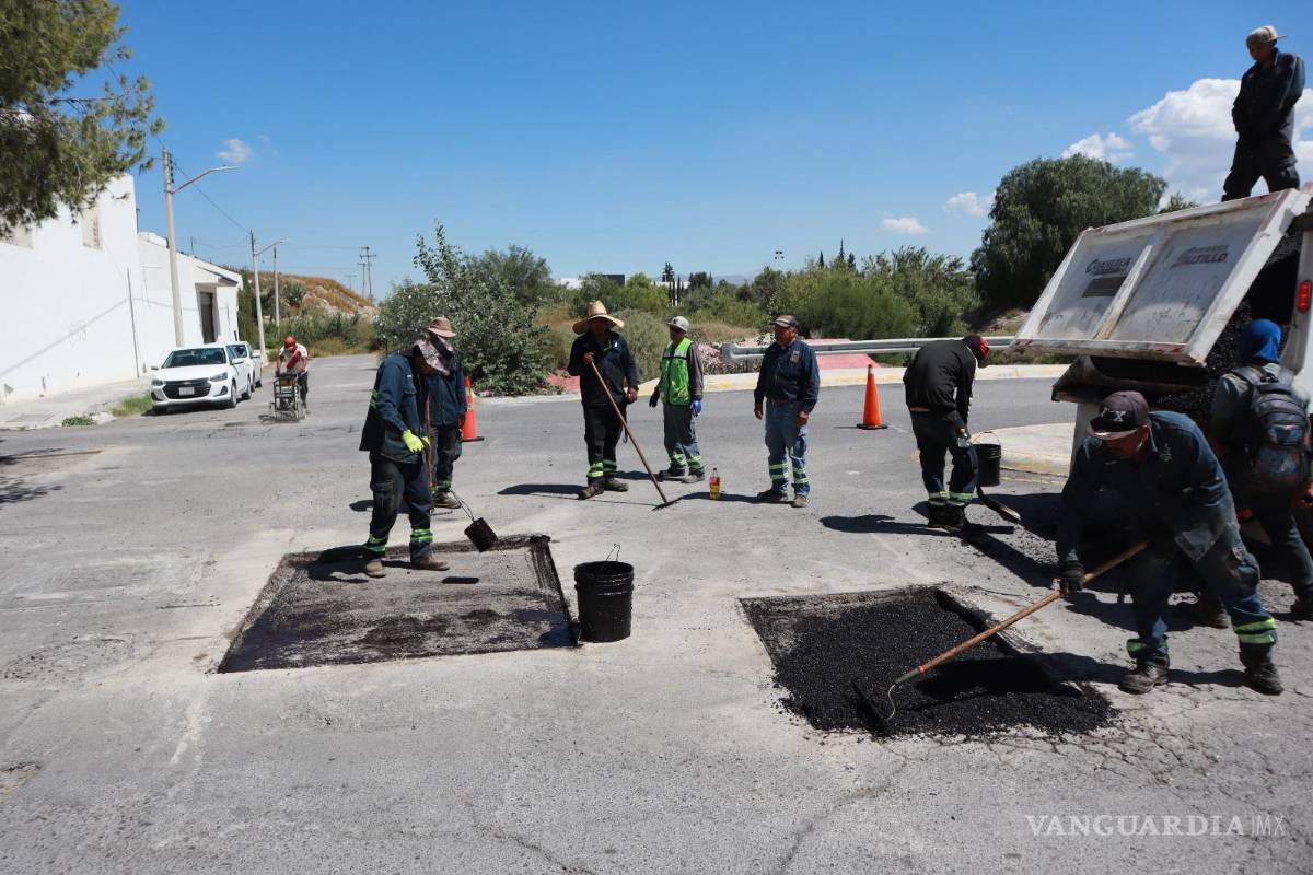 Calles de Saltillo reciben mantenimiento constante gracias a campaña permanente de bacheo