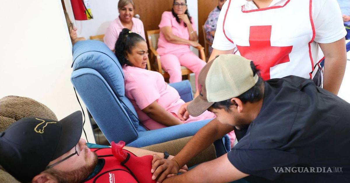 Capacitan en primeros auxilios a personal de la Residencia de Adultos Mayores en Acuña