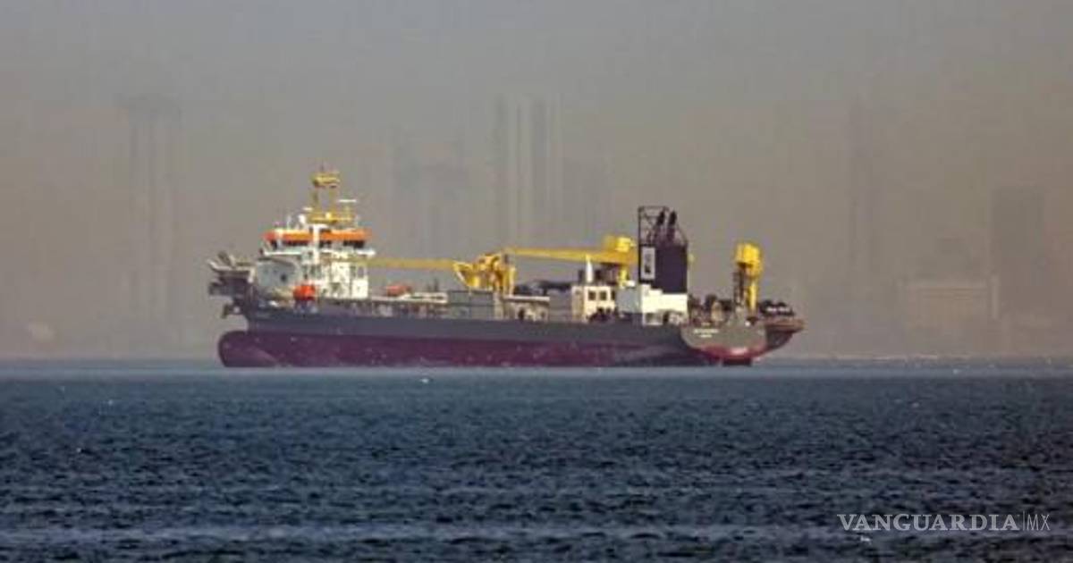 Tres superpetroleros con bandera saudí navegan por el estrecho de Ormuz tras la firma del acuerdo con Irán