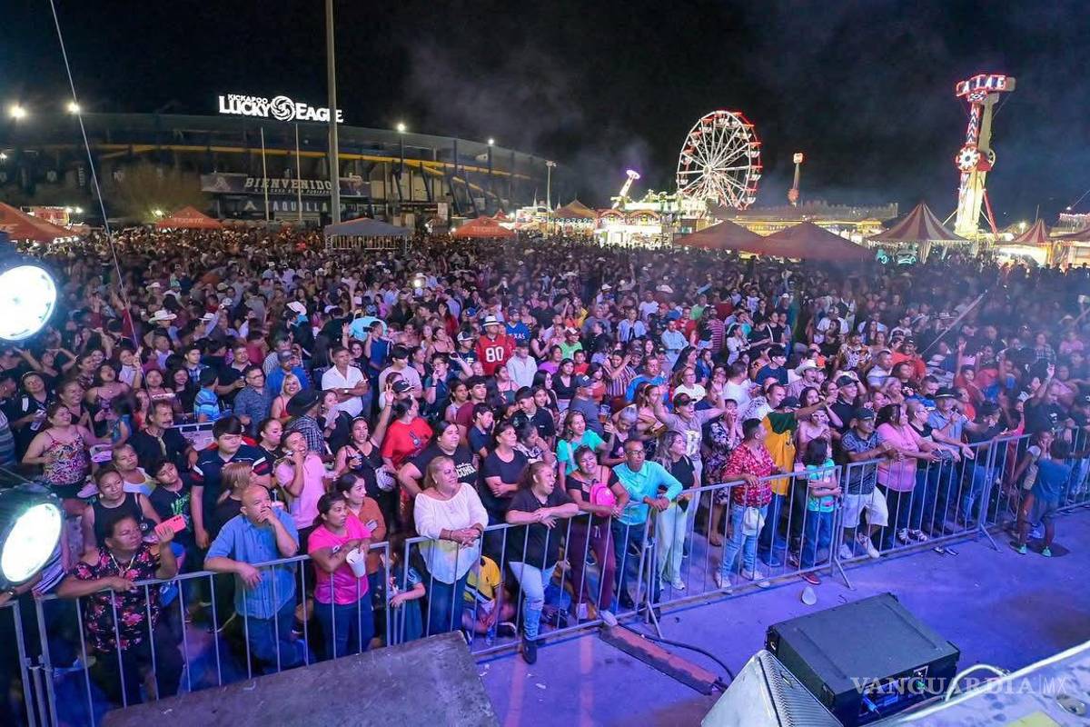 $!Miles de monclovenses disfrutaron la presentación de Tropicalísimo Apache durante el cierre de la Feria 2025.