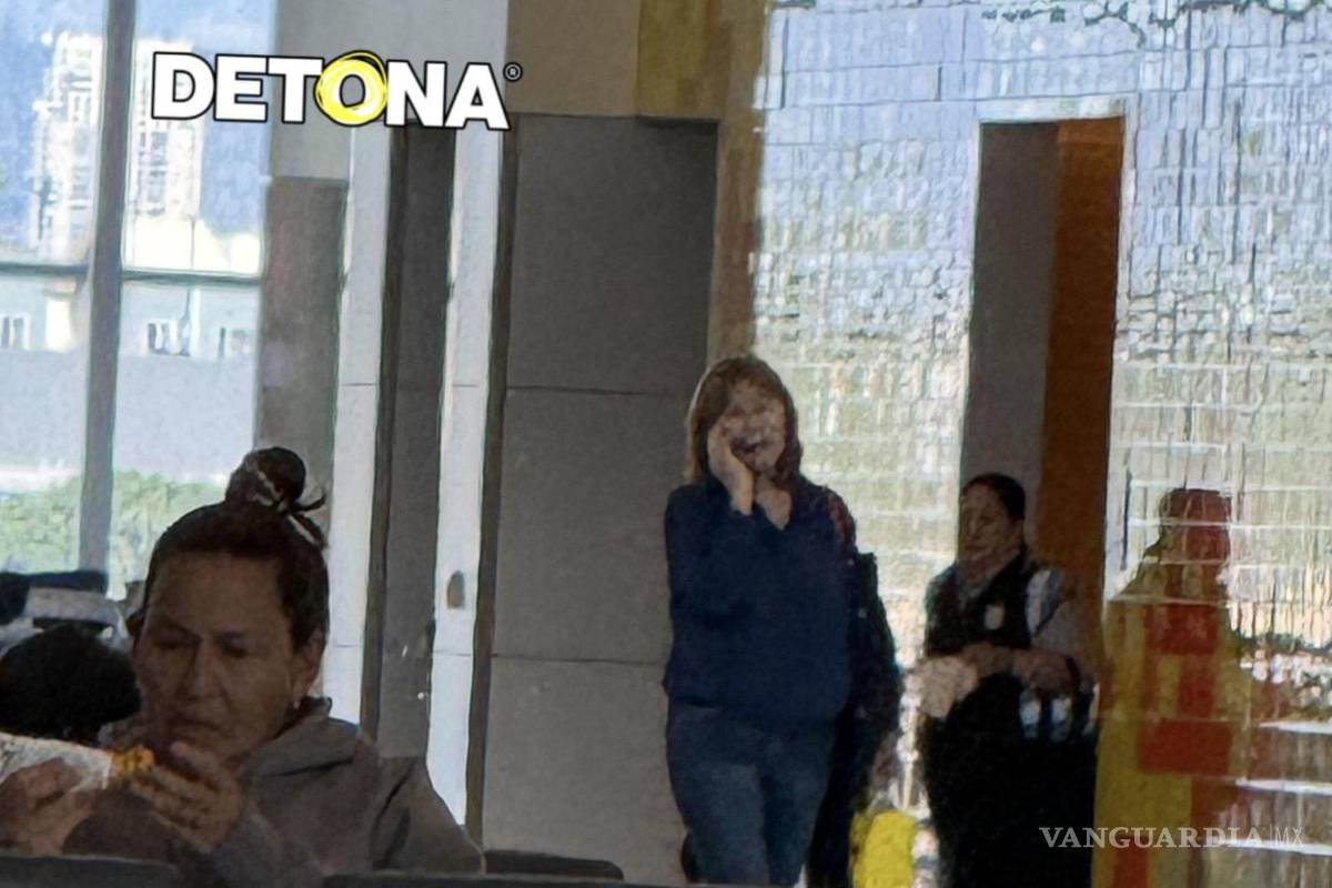 $!Tatiana Clouthier en el Aeropuerto de Los Angeles. Sábado 31 de enero de 2026.