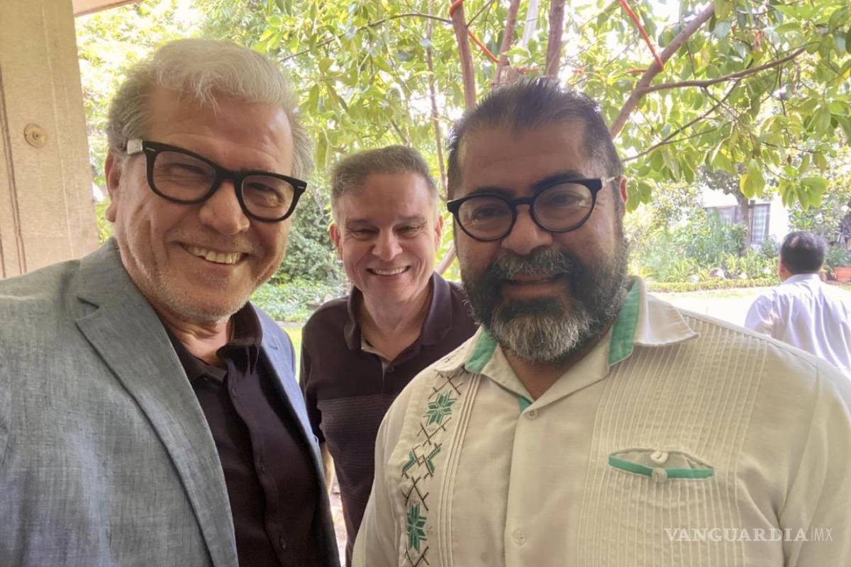 $!Con mis hermanos, Eloy Garza y Omar Cervantes. La vida es un descanso fragmentado y cada muerte de un ser querido es una bala que nos pasa silbando...