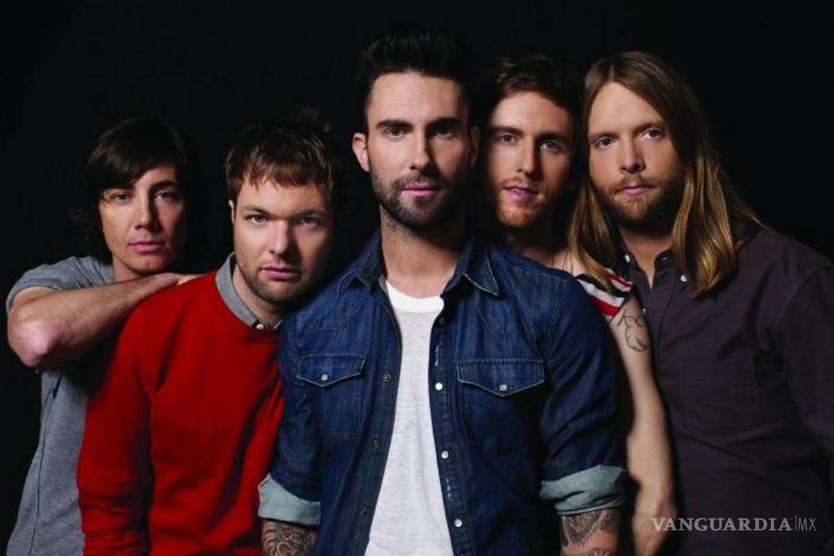 Acusan a miembro estrella de Maroon 5 por abusar de su esposa y platicar con menores de edad
