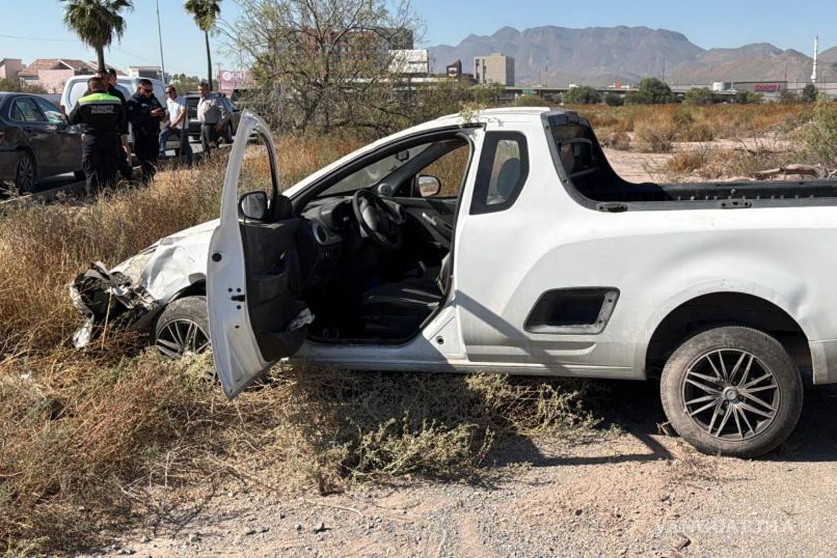 $!Elementos de la Policía Municipal acudieron al lugar del accidente para tomar conocimiento y levantar el peritaje correspondiente.