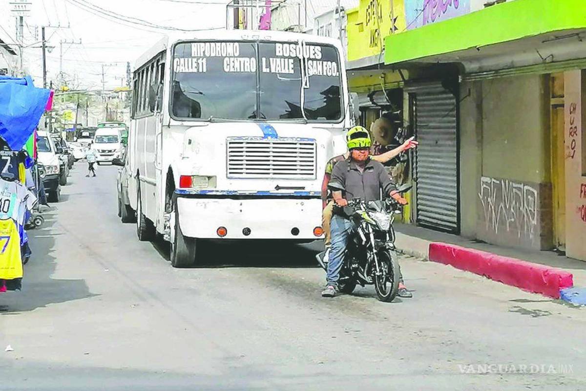 Transporte público en Monclova se ‘apaga’ antes de tiempo y miles de usuarios lo sufren