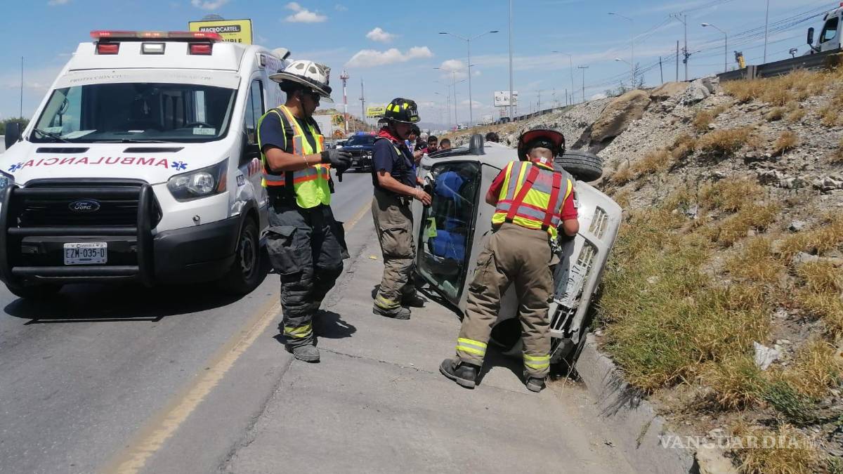 Hombre vuelca con sus nietos, en Ramos Arizpe