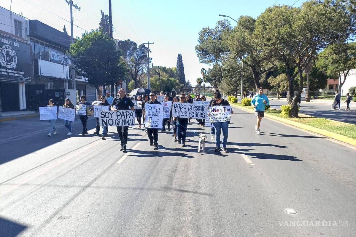Saltillo: se manifiestan padres por fallas en procedimientos familiares de juzgados y Pronnif