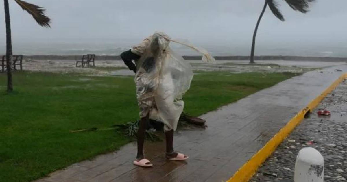 Rompe récord de viento de 405 km/h el histórico huracán Melissa