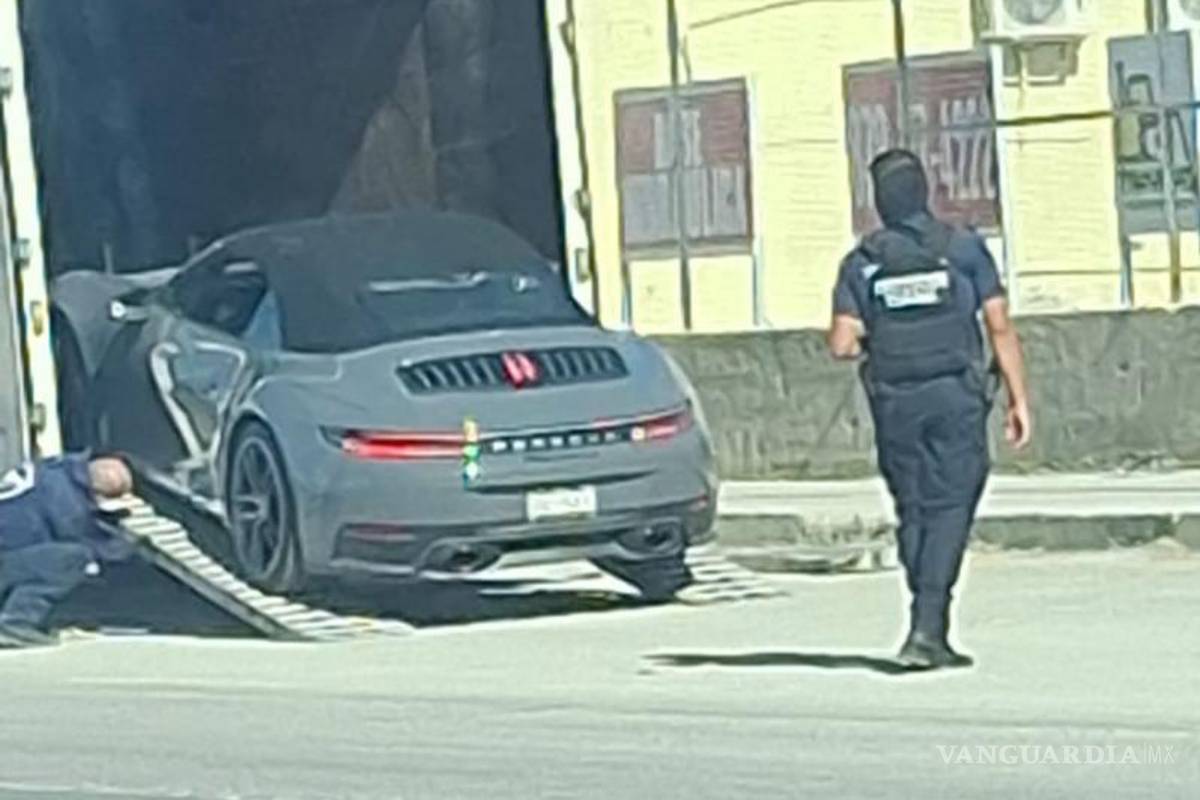 $!El operativo generó expectación entre vecinos del sector sur de Piedras Negras, al tratarse de automóviles de alta gama con valor millonario.
