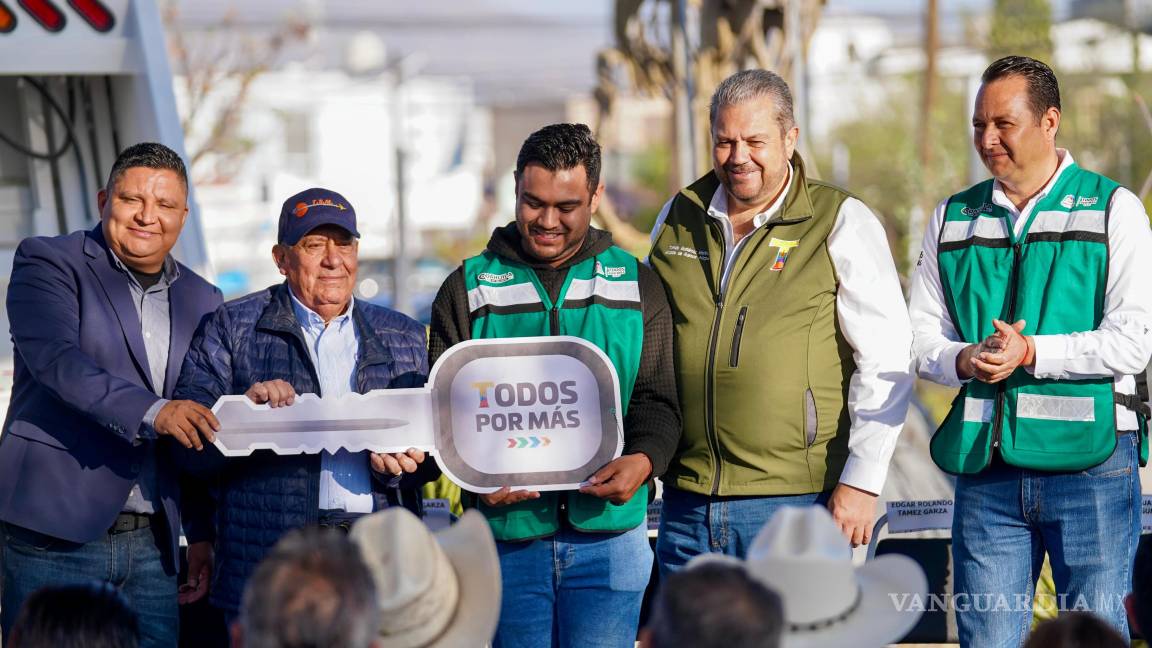 $!El alcalde Tomás Gutiérrez entregó el equipo para limpieza de la ciudad, con valor superior a los 15 millones de pesos.