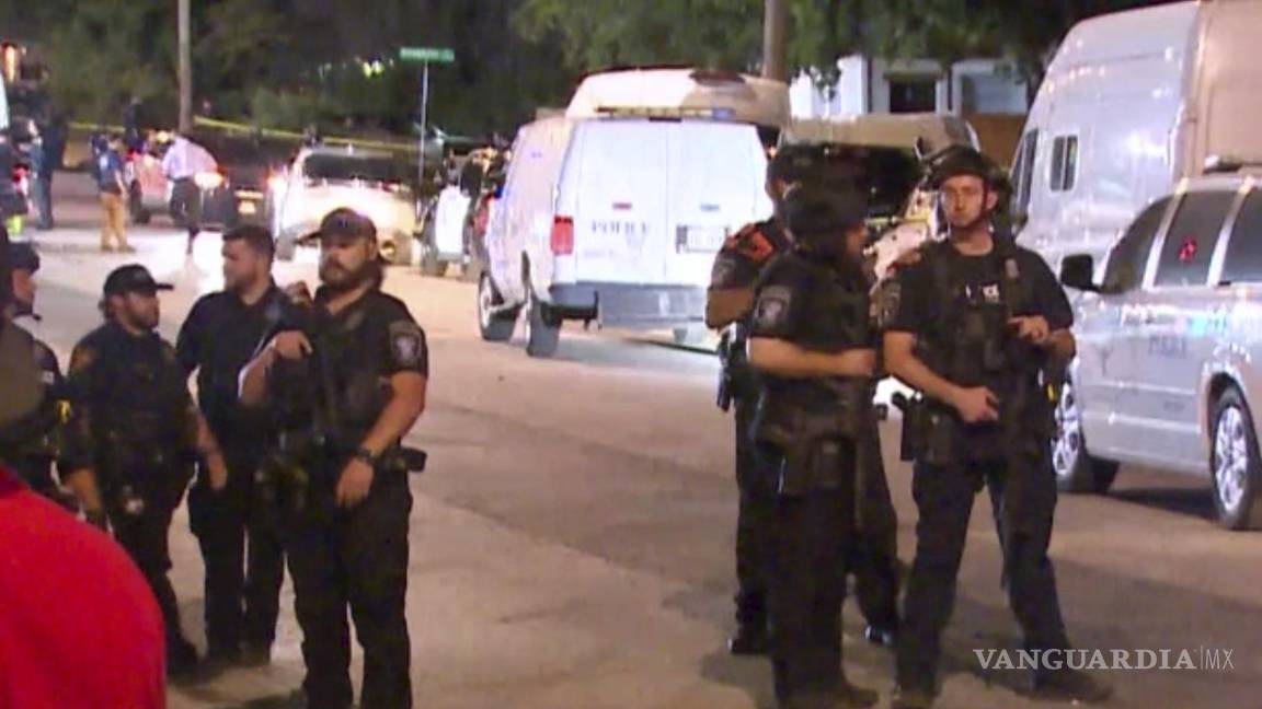 $!La policía llega a la escena de un tiroteo mortal en Forth Worth, Texas.