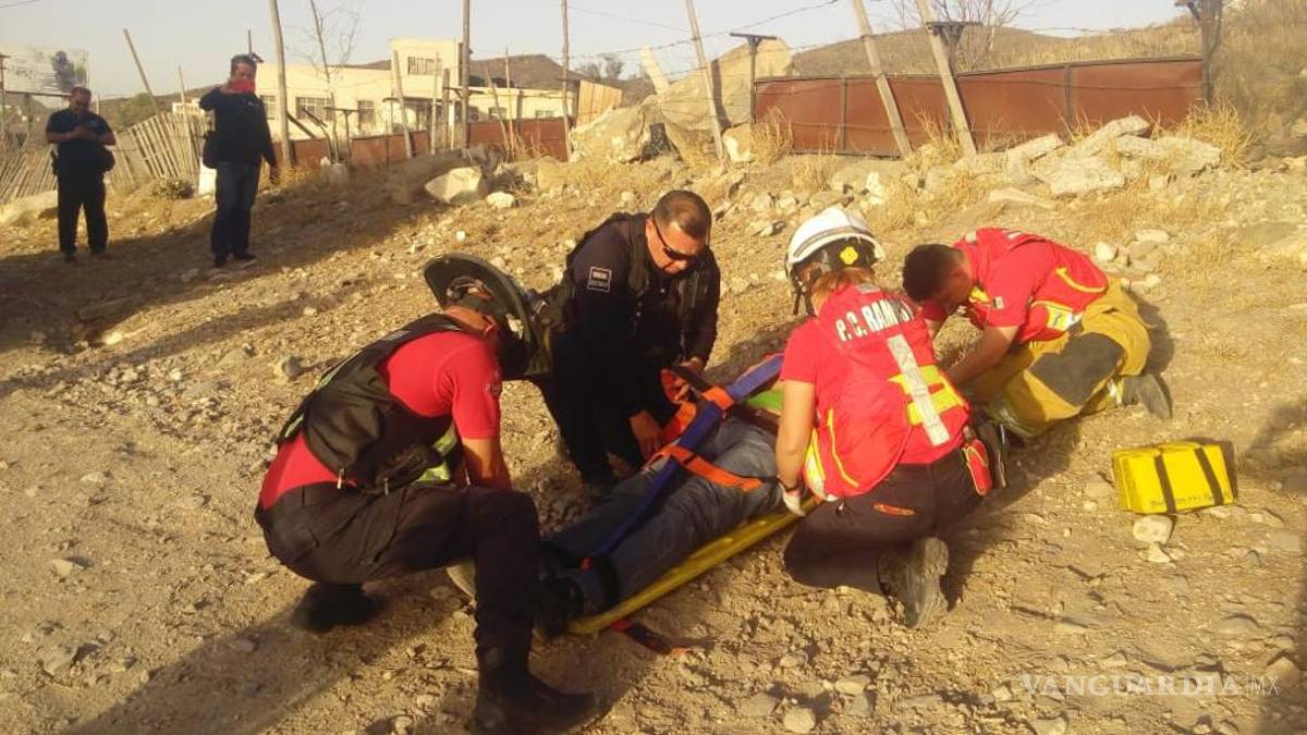 Regios protagonizan volcadura en los límites de Saltillo y Ramos Arizpe