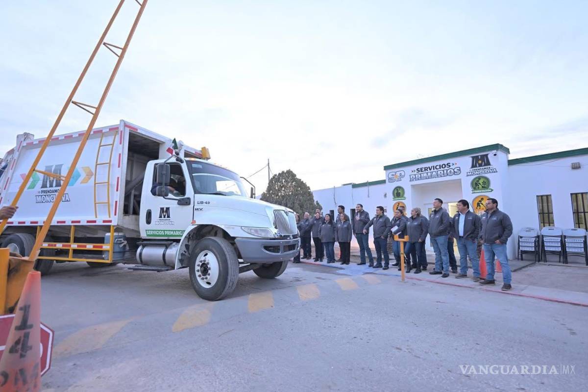 $!Carlos Villarreal dio inicio a la jornada laboral de los trabajadores del Muncipio.