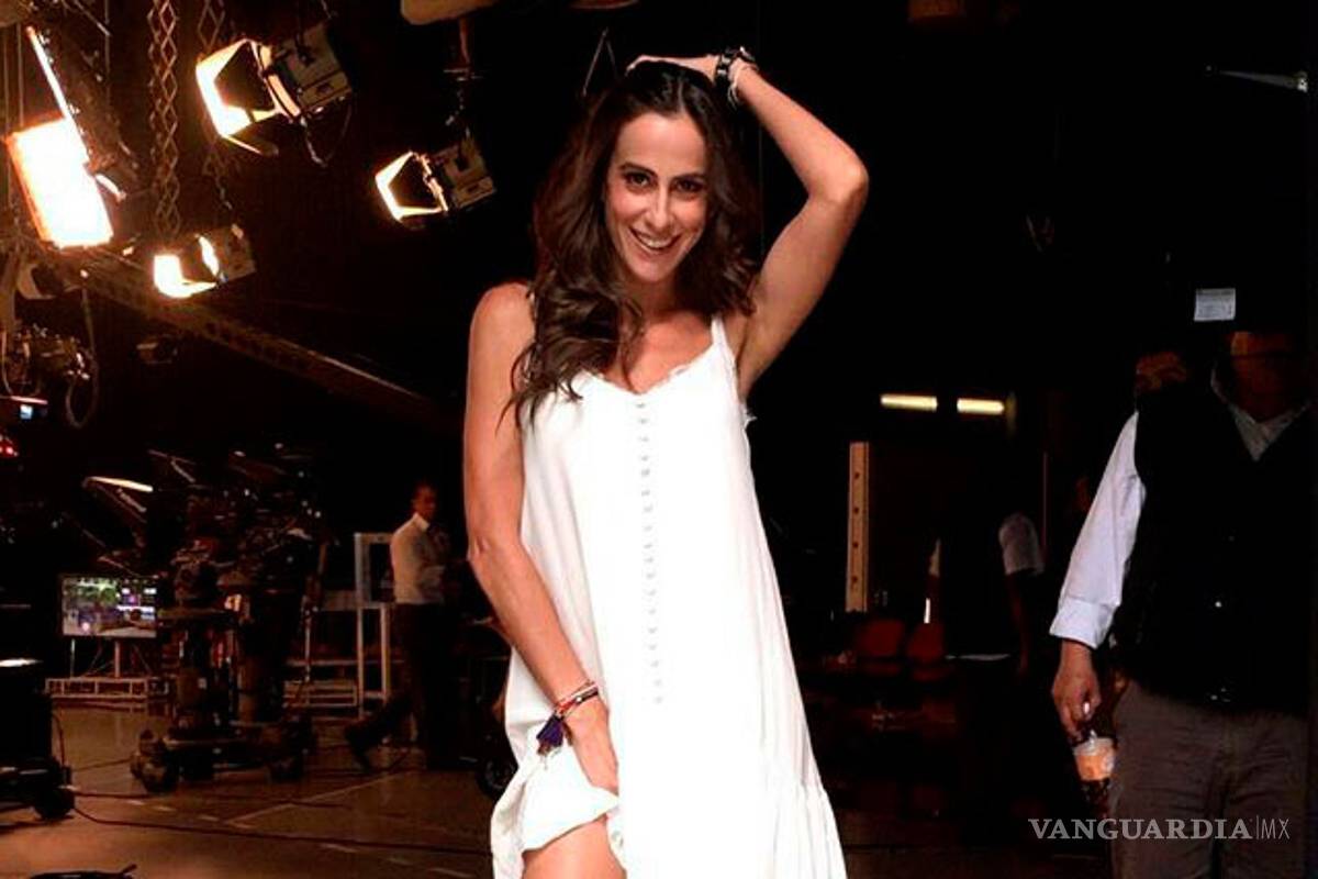 Conductora de Imagen Televisión luce su figura con un diminuto bikini